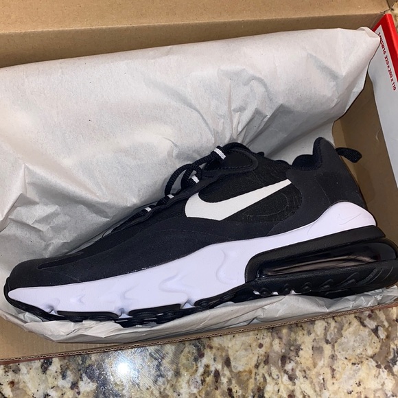 Nike Air Max 270 React GS - Picture 3 of 10